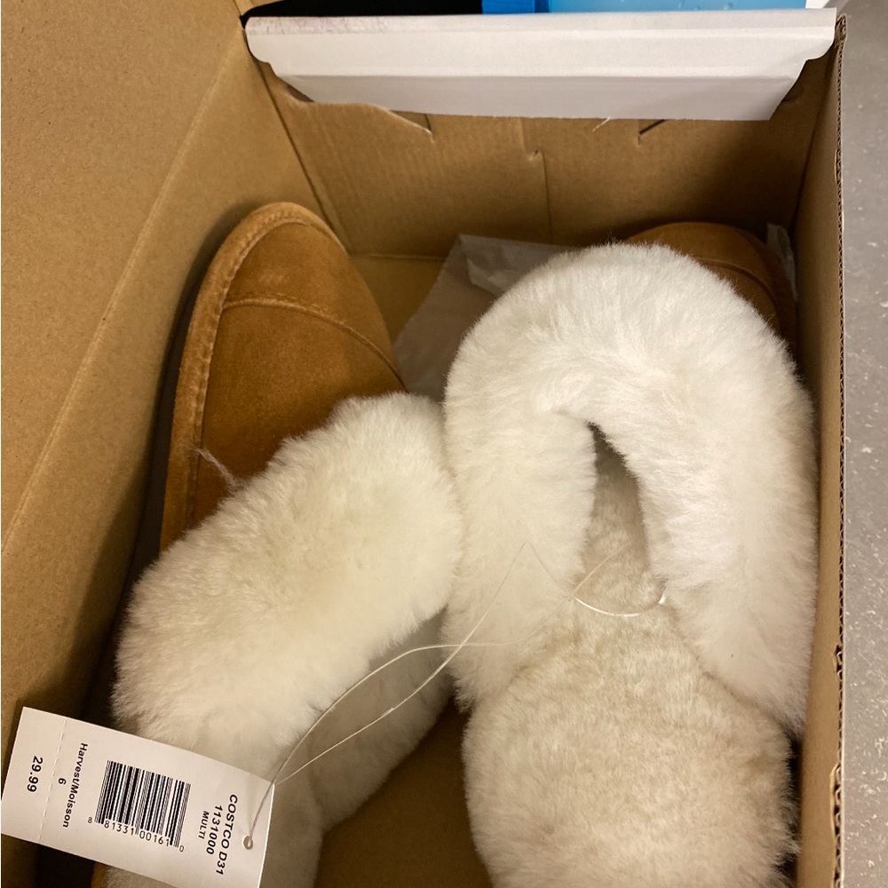 Brand new slippers from Costco ! Size 6 great for a Christmas present